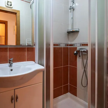 Gorgeous Apartment In Medulin With Wifi *