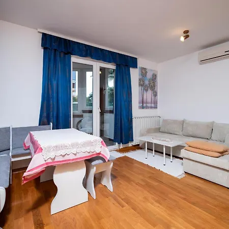1 Bedroom Gorgeous Apartment In Medulin